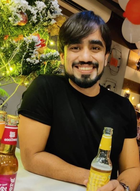 Vishal Pinjani consuming alcohol 