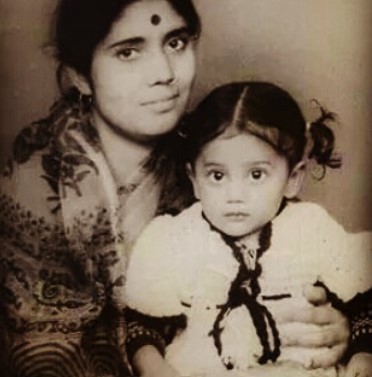 A childhood picture of Karuna Pandey with her mother