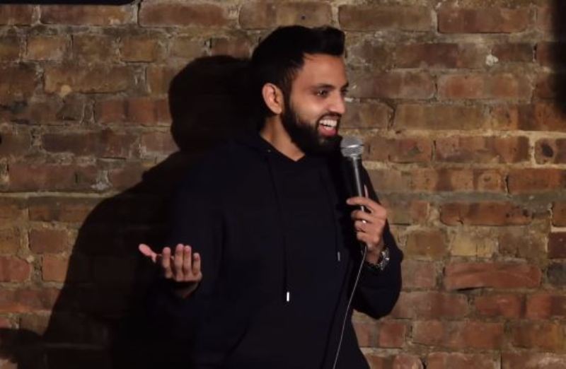 Akaash Singh performing free style comedy in 2020