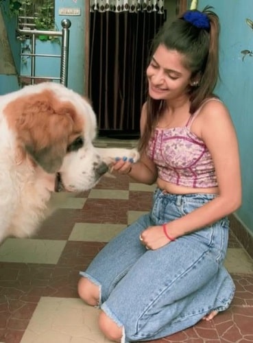Alisha Rajput and her pet dog