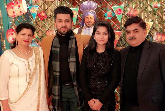 Anmol Kwatra with his family