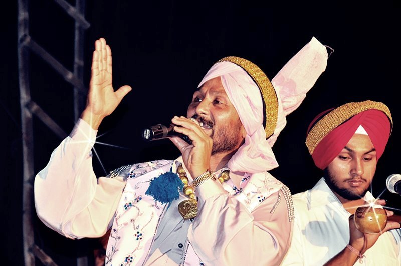 Bhupinder Babbal uring one of his concert in Singapore