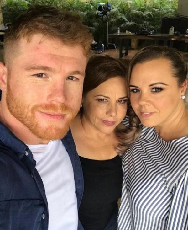 Canelo Alvarez with his mother (centre) and sister (right)