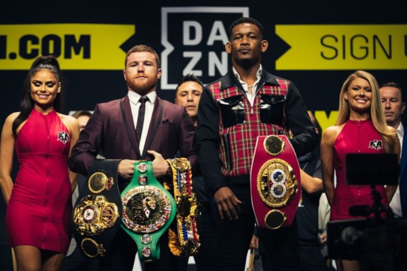 Canelo defeated IBF middleweight champion Daniel Jacobs via unanimous decision on 4 May 2019