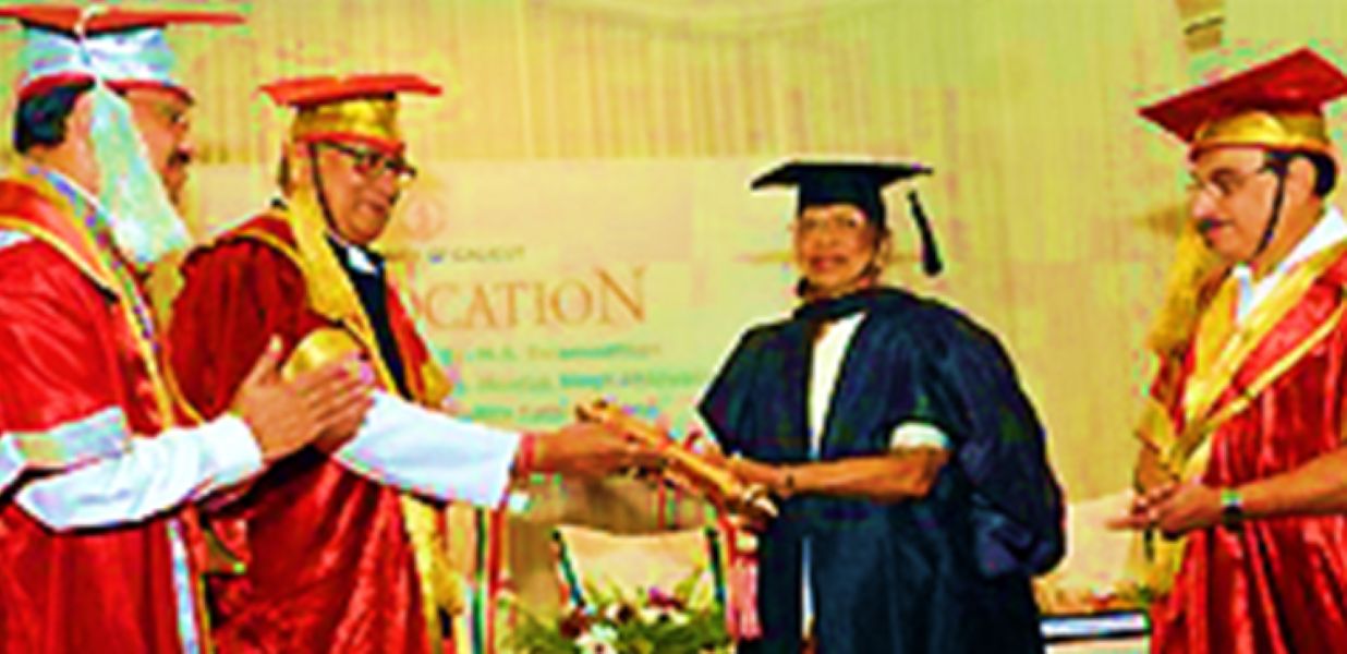 Fathima Beevi receiving her honourary Doctor of Letters