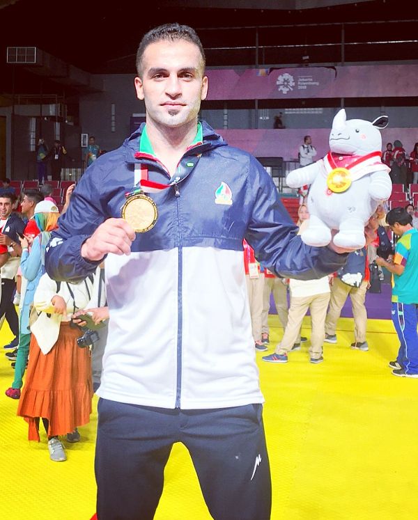 Fazel Atrachali with gold medal at the 2018 Asian Games