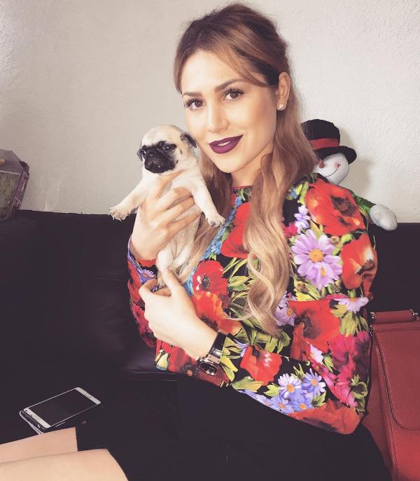 Fernanda Gómez with her pet dog