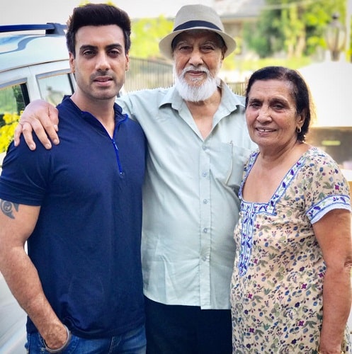 Gavie Chahal with his parents