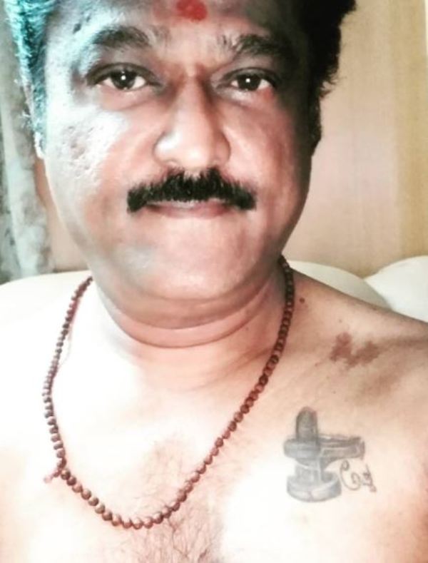 Jaggesh's tattoo of Shivlinga on the left side of his chest