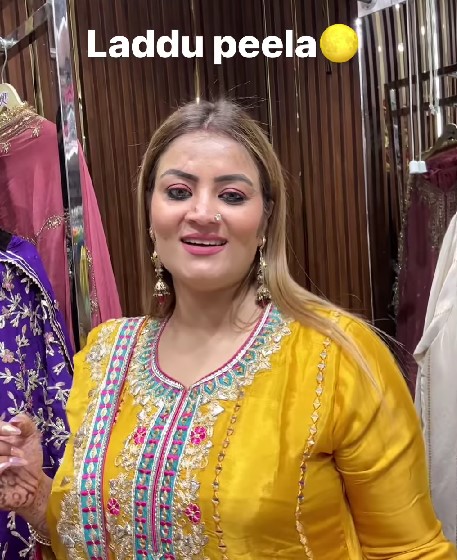 Jasmine Kaur while promoting her suits on social media
