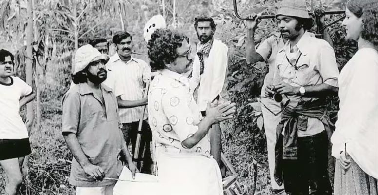 Jayabharathi with Hari Pothan at the sets of the film Rathinirvedam (1978)