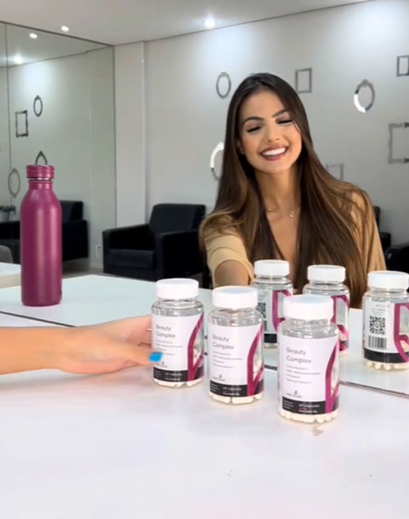 Luana Andrade promoting a product