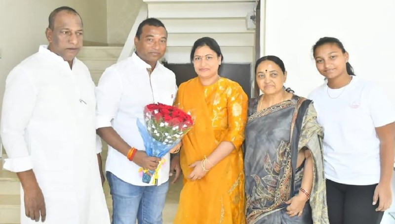 Malla Reddy (extreme left) with his elder son, Mahendar Reddy (second from left), and Mahendar's wife, Shalini Reddy (third from left)