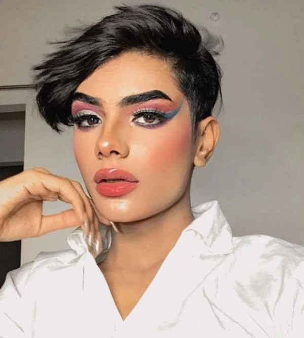 Pranshu during a makeup tutorial