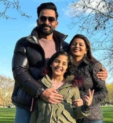 Prithviraj with his wife and daughter