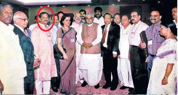Raghubar Das with the then Prime Minister of India Atal Bihari Vajpayee