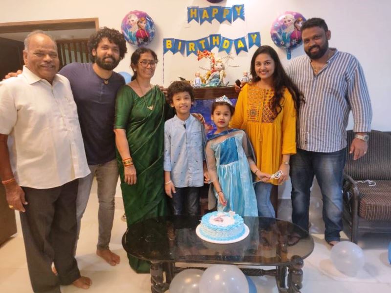 Rakshit Shetty with his parents, brother, sister-in-law, niece, and nephew