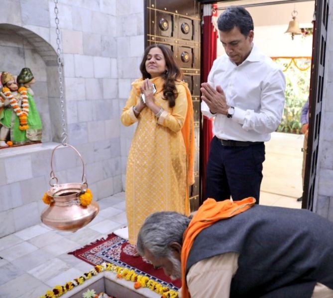 Sajjan and Sangita Jindal offering their prayers at a temple