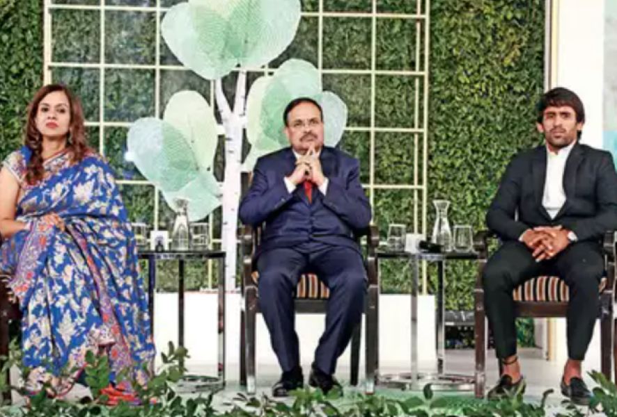 Sangita Jindal (left) at the 2019 Earth Care Awards