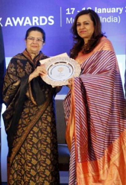 Sangita Jindal (right) receiving the 2019 Golden Peacock Award