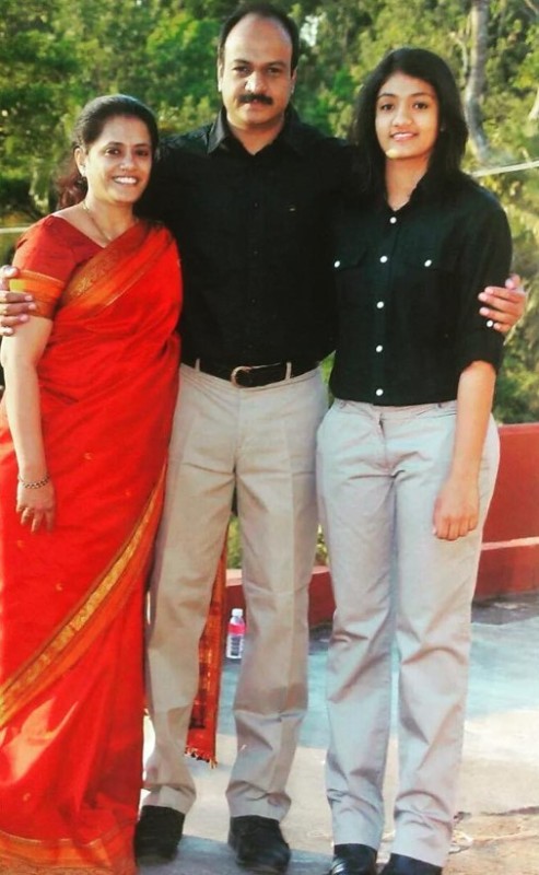 Shivani Pruthvi with her parents