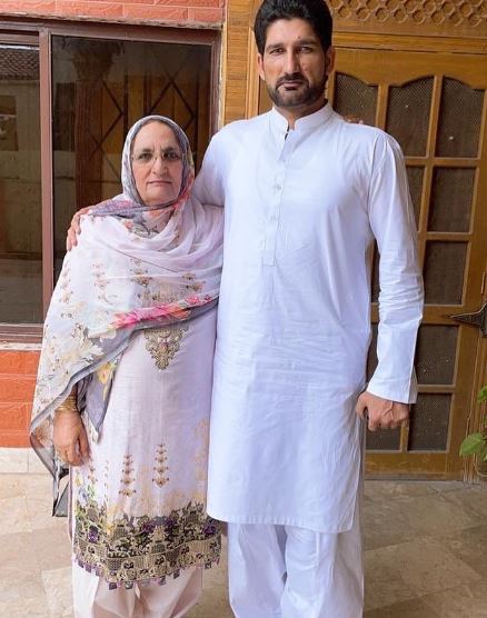 Sohail Tanvir with his mother