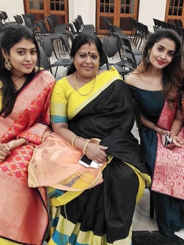 Teju Ashwini with her mother and sister