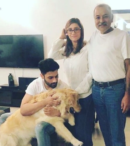 Tusharr Khanna and his parents
