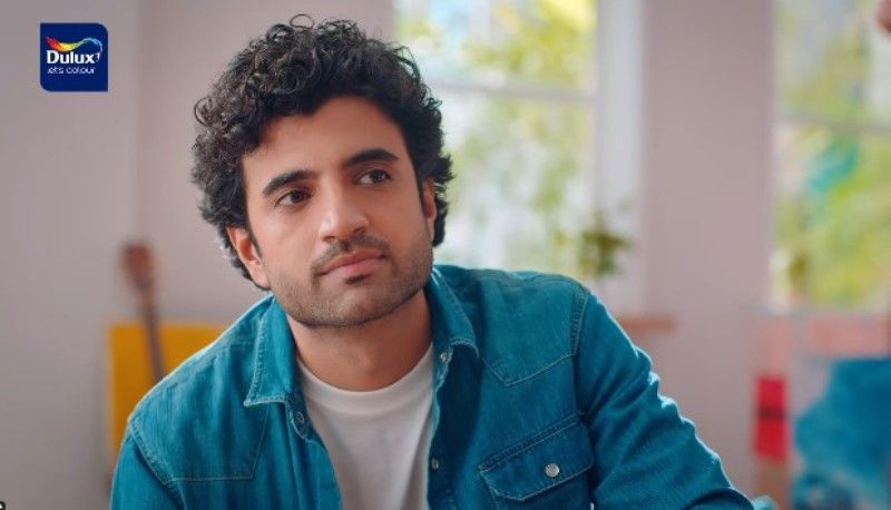 Umer Aalam in a still from an advertisement for Dulux paint