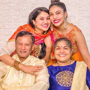 Urvi Shetty posing with her parents and sister, Disha Shetty