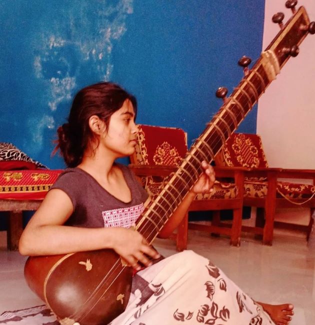 Vidushi Swaroop playing Sitar