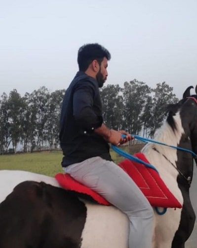 Vijay Malik riding a horse
