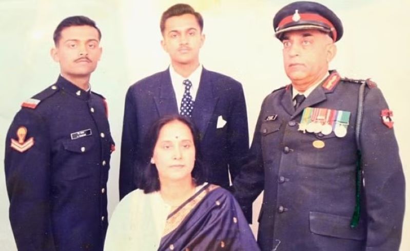 Vijayant posing for a photo with his father, mother, and younger brother