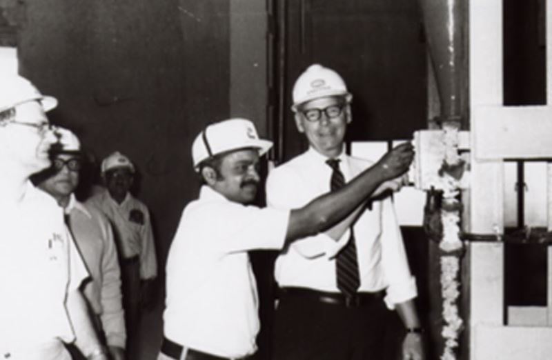 Warren Anderson, CEO of Union Carbide during a survey of the Bhopal Factory