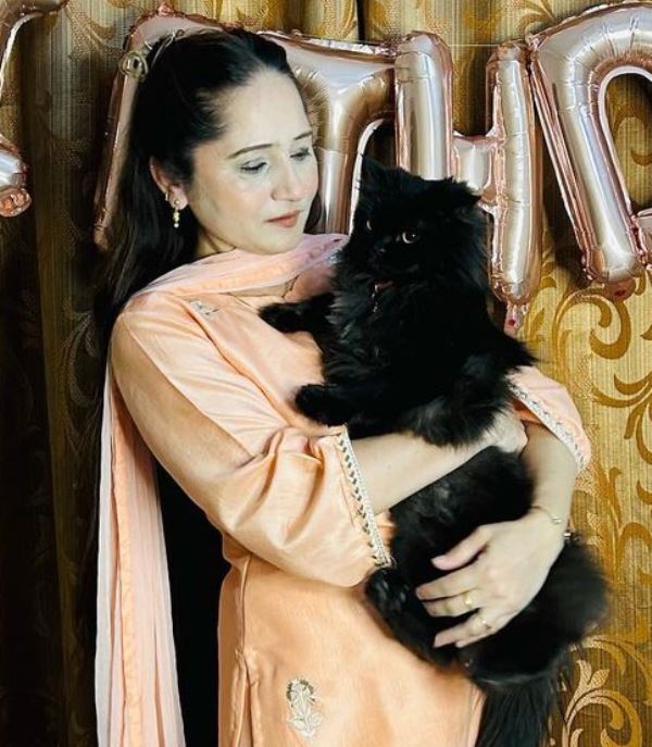 Zakiya Sultana with her pet cat Kashaf Jumma