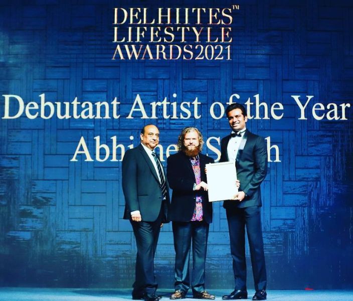 A photo of Abhishek Singh receiving the Delhiites Lifestyle Award