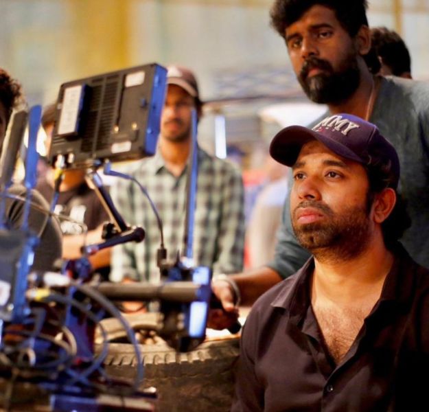 Adhik Ravichandran directing a film