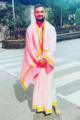 Akash Deep during a visit to the Tirupati Balaji Temple