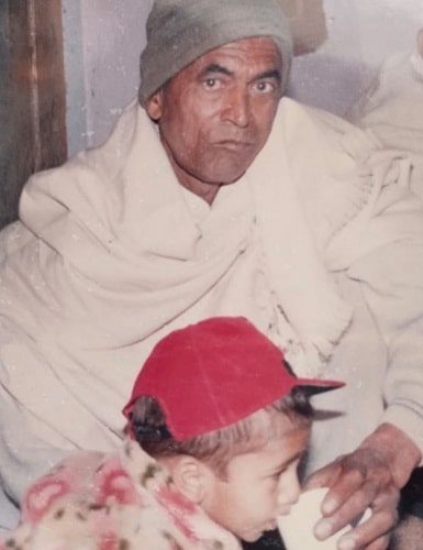 Aman Jaji's childhood photo with his grandfather