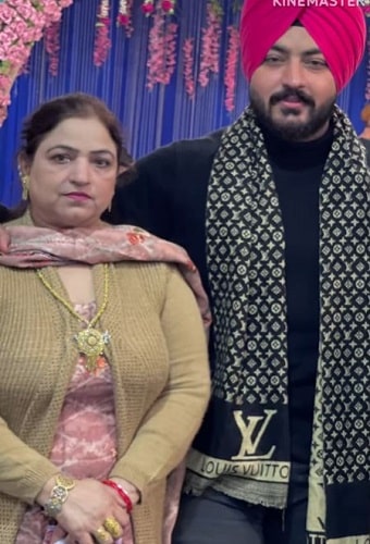 Amanjot Singh and his mother