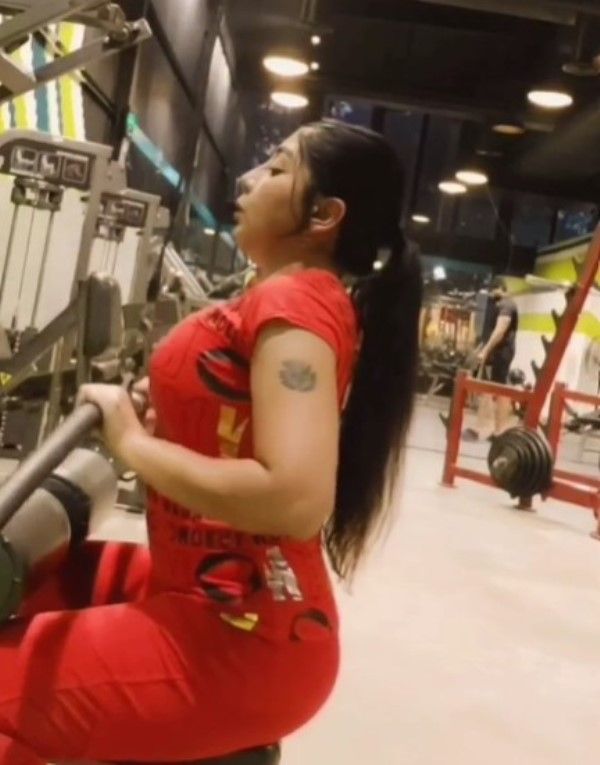 Angana Arya working out at a gym
