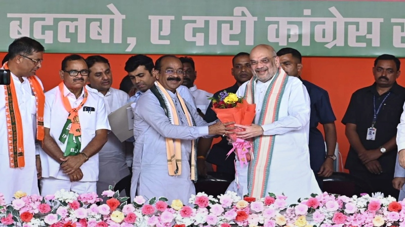 Arun Sao with Amit Shah during a rally