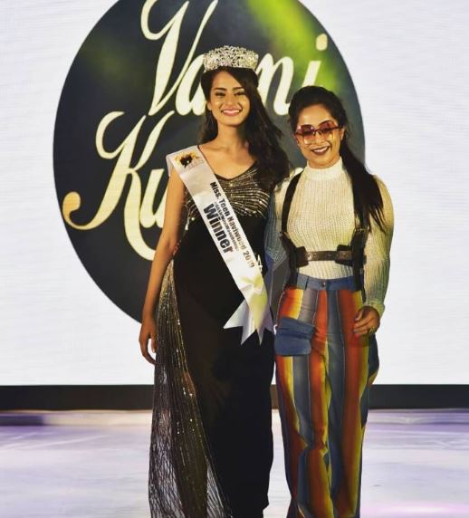 Ayesha Khan as the winner of the Miss Teen Naviwood 2019 contest