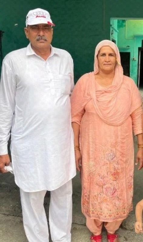 Bharat Hooda's parents