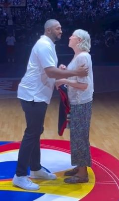 Boris Diaw and his mother