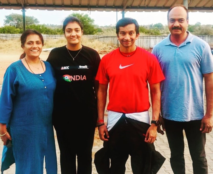 Deepti Pruthvi (extreme left), her daughter, Shivani Pruthvi, her husband, BS Pruthvi with India's first Formula 1 racer, Narain Karthikeyan (in red)