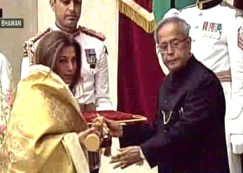 Dimple Kapadia receives Padma Bhushan for Rajesh Khanna