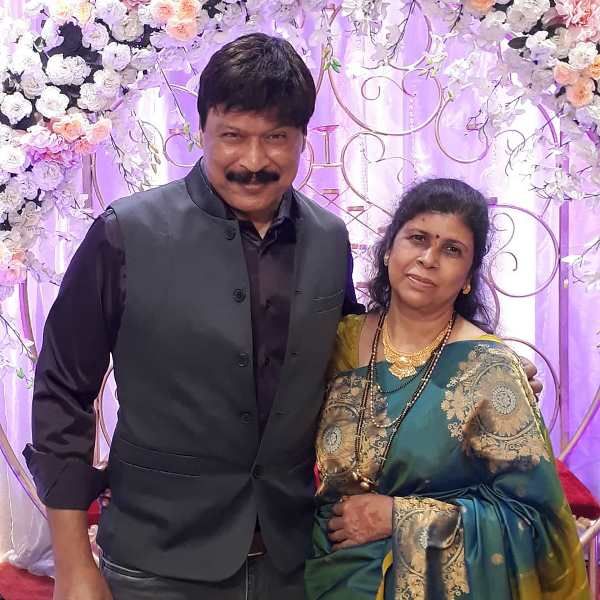 Dinesh Phadnis with his wife