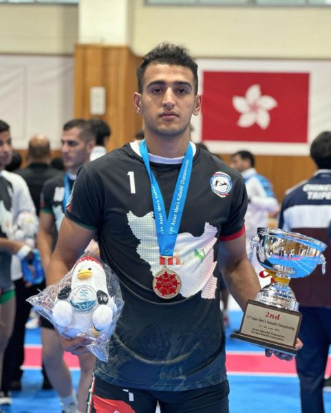 Heidar Ali Ekrami posing with his silver medal after the 2023 Asian Games held in China