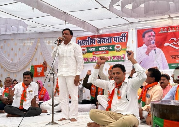 Jagdish Devda while delivering a speech at a political rally